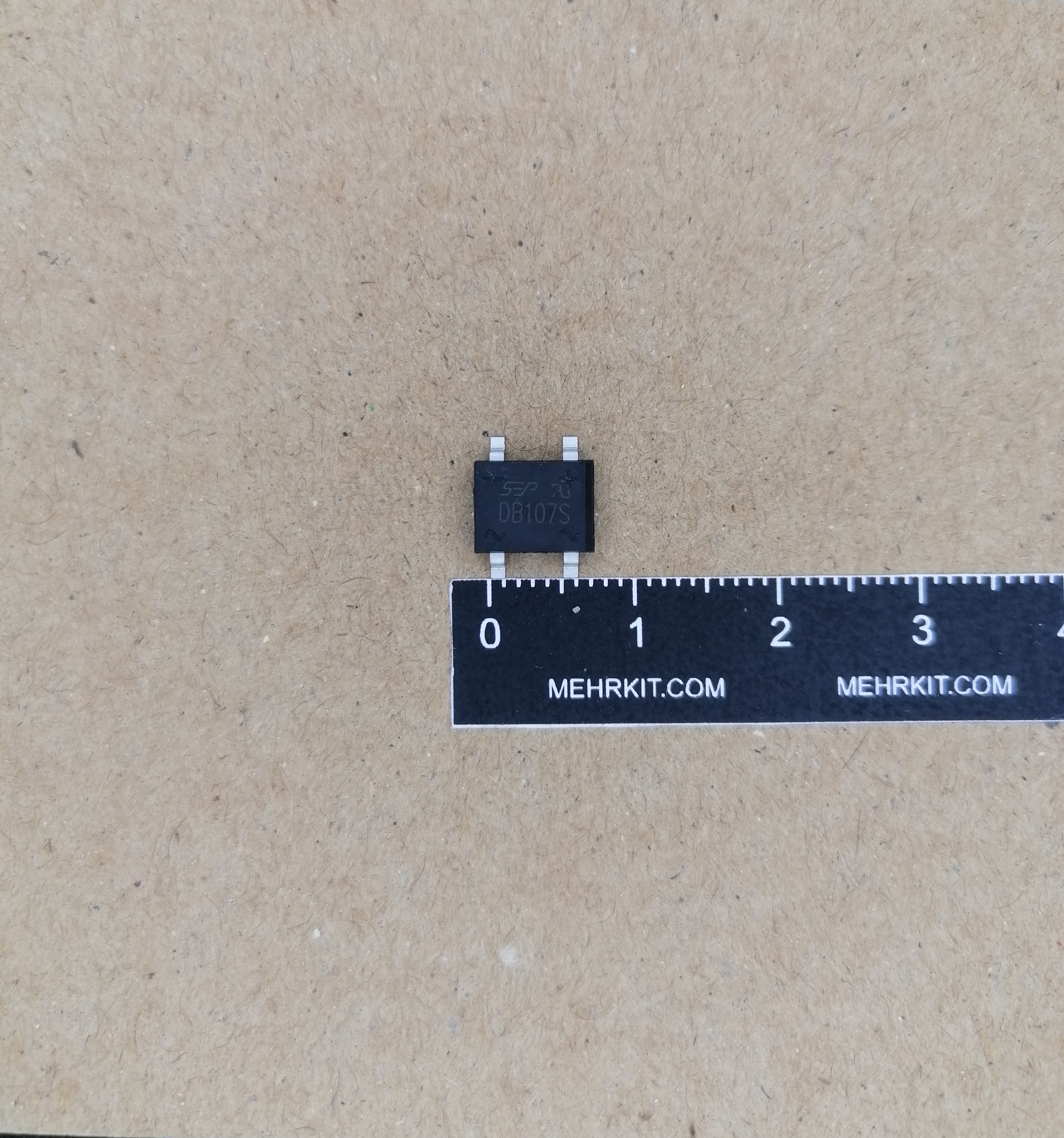 پل دیود SMD DB107  حداکثر ولتاژ 7۰۰ ولت حداکثر جریان 1 آمپر